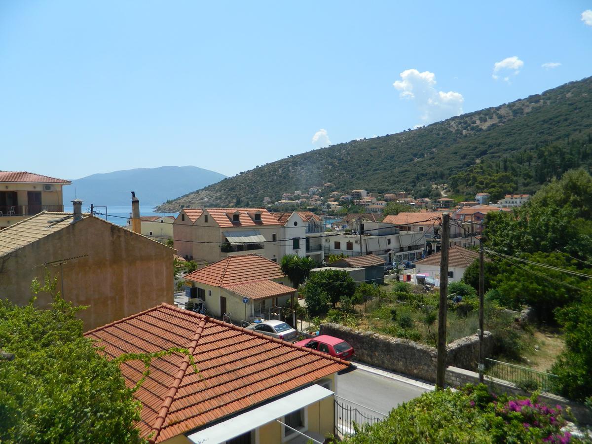 Logara'S Apartments Agia Efimia Buitenkant foto