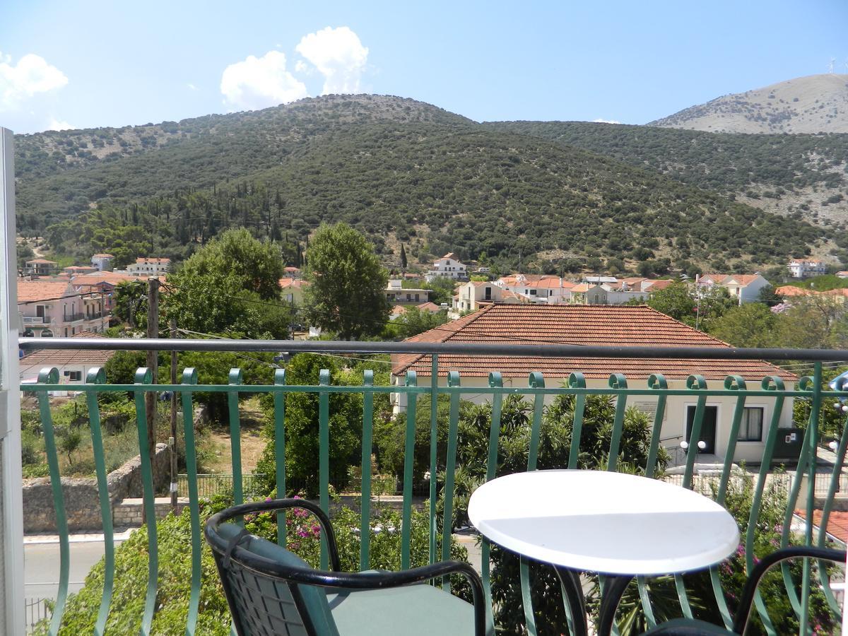 Logara'S Apartments Agia Efimia Buitenkant foto