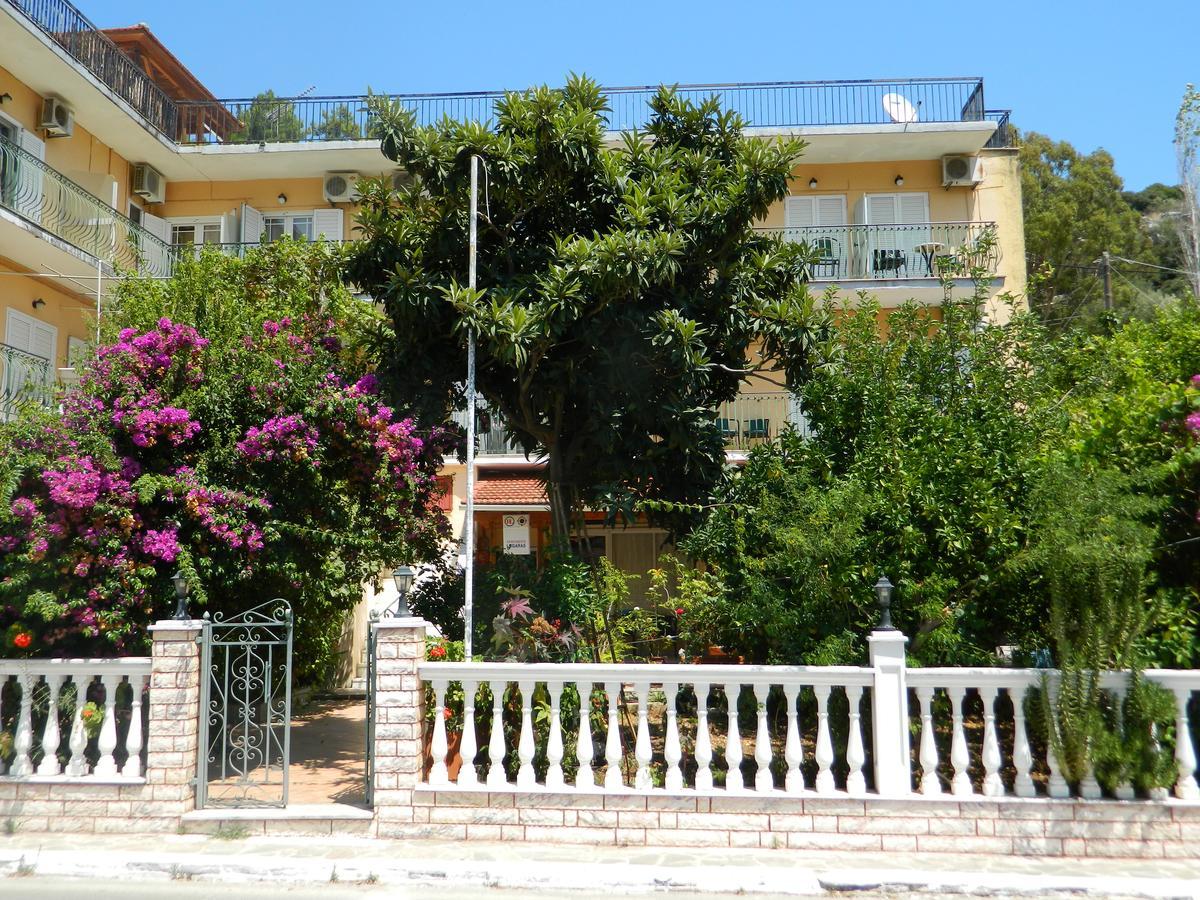 Logara'S Apartments Agia Efimia Buitenkant foto
