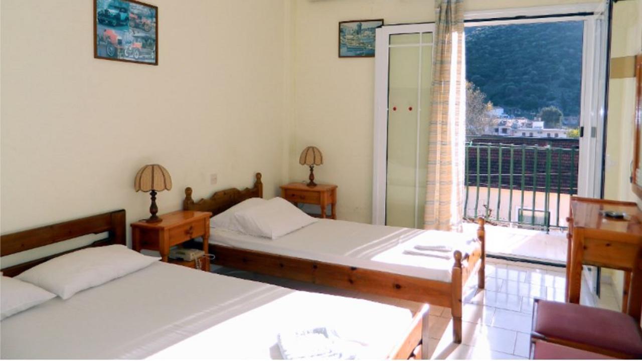 Logara'S Apartments Agia Efimia Buitenkant foto