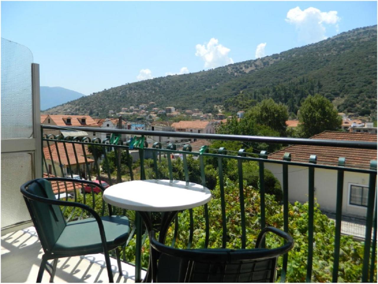 Logara'S Apartments Agia Efimia Buitenkant foto